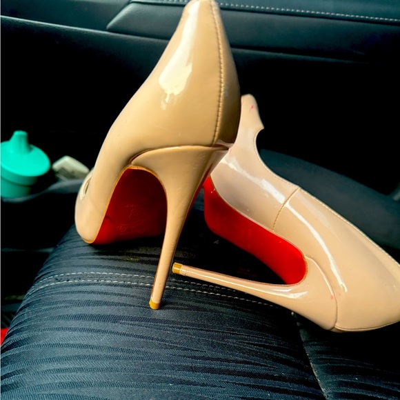 Red bottoms - Picture 1 of 2